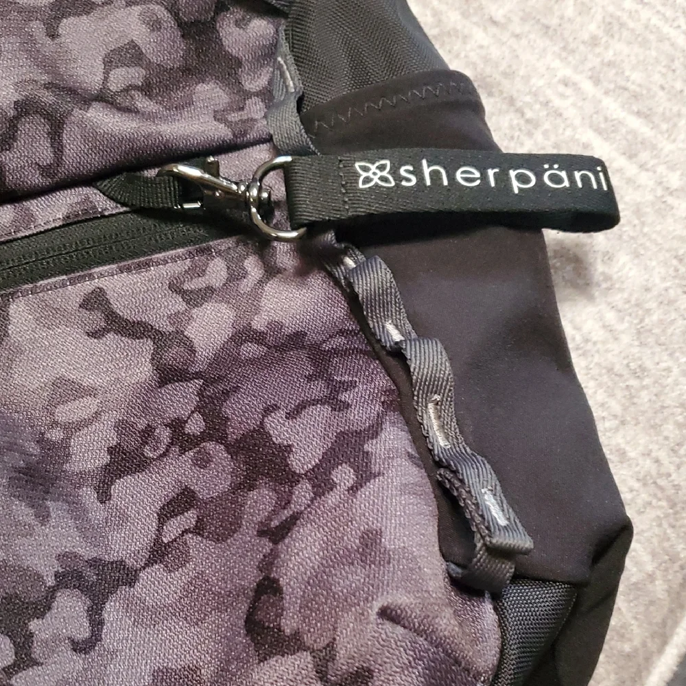 Sherpani Grey and Black Tote Bag with Sporty Design - Picture 7 of 9